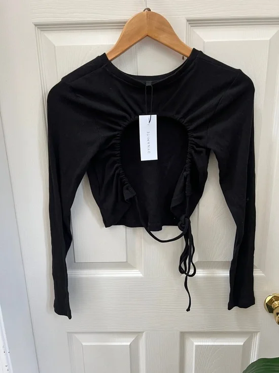 Dynamite Black Long-Sleeve Open-Back Ribbed Crop Top - Picture 2 of 8